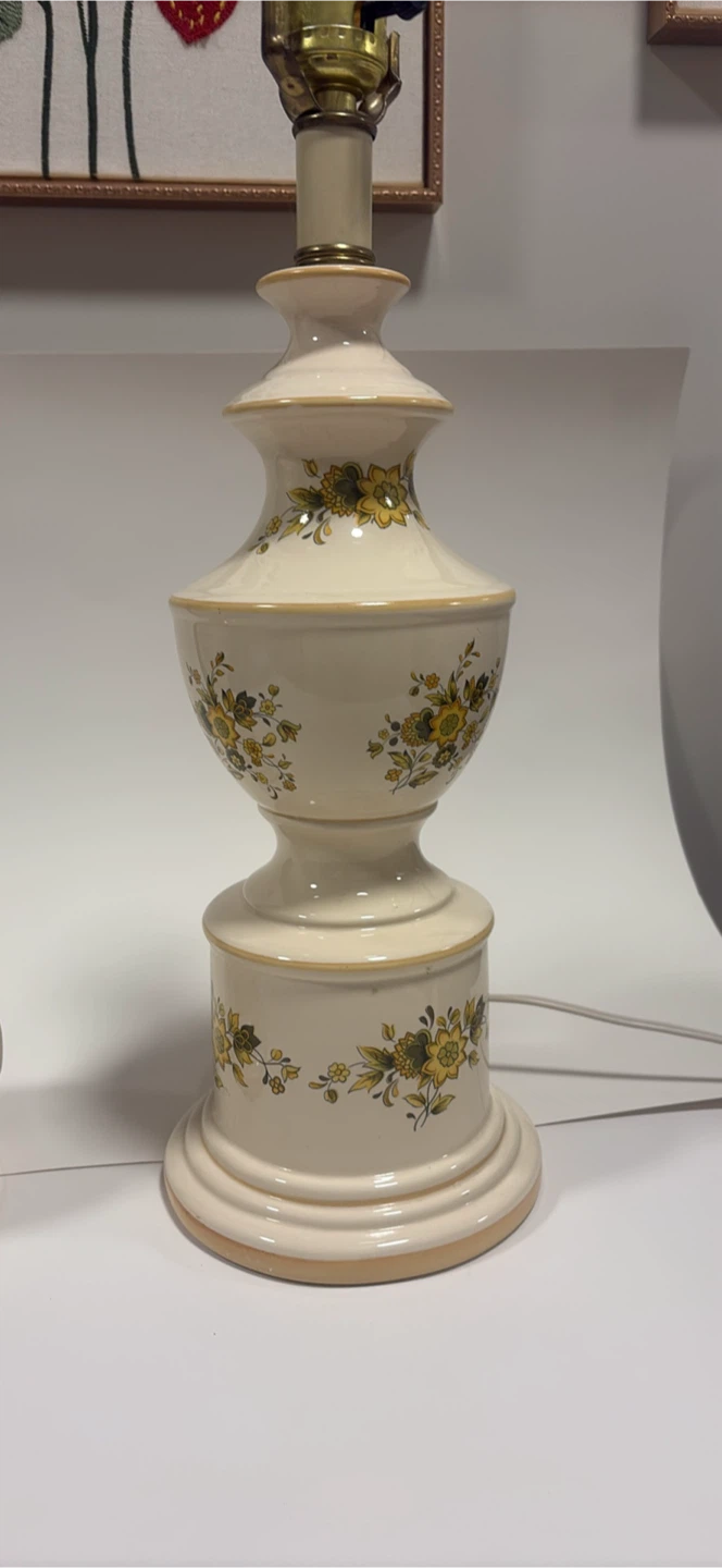 Vintage Ceramic Floral Table Lamp - photo 2