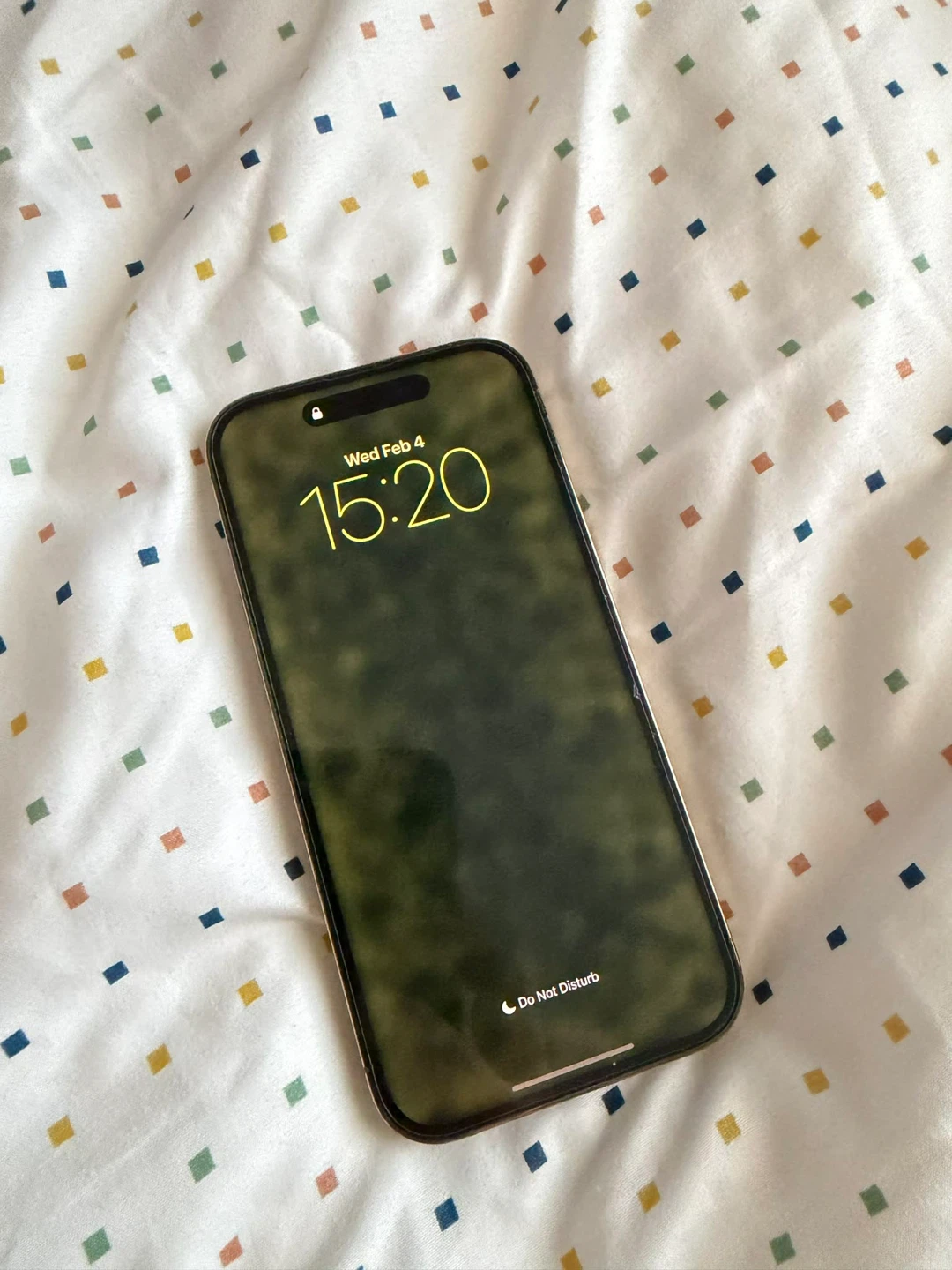 iPhone 14 Pro gold - photo 2