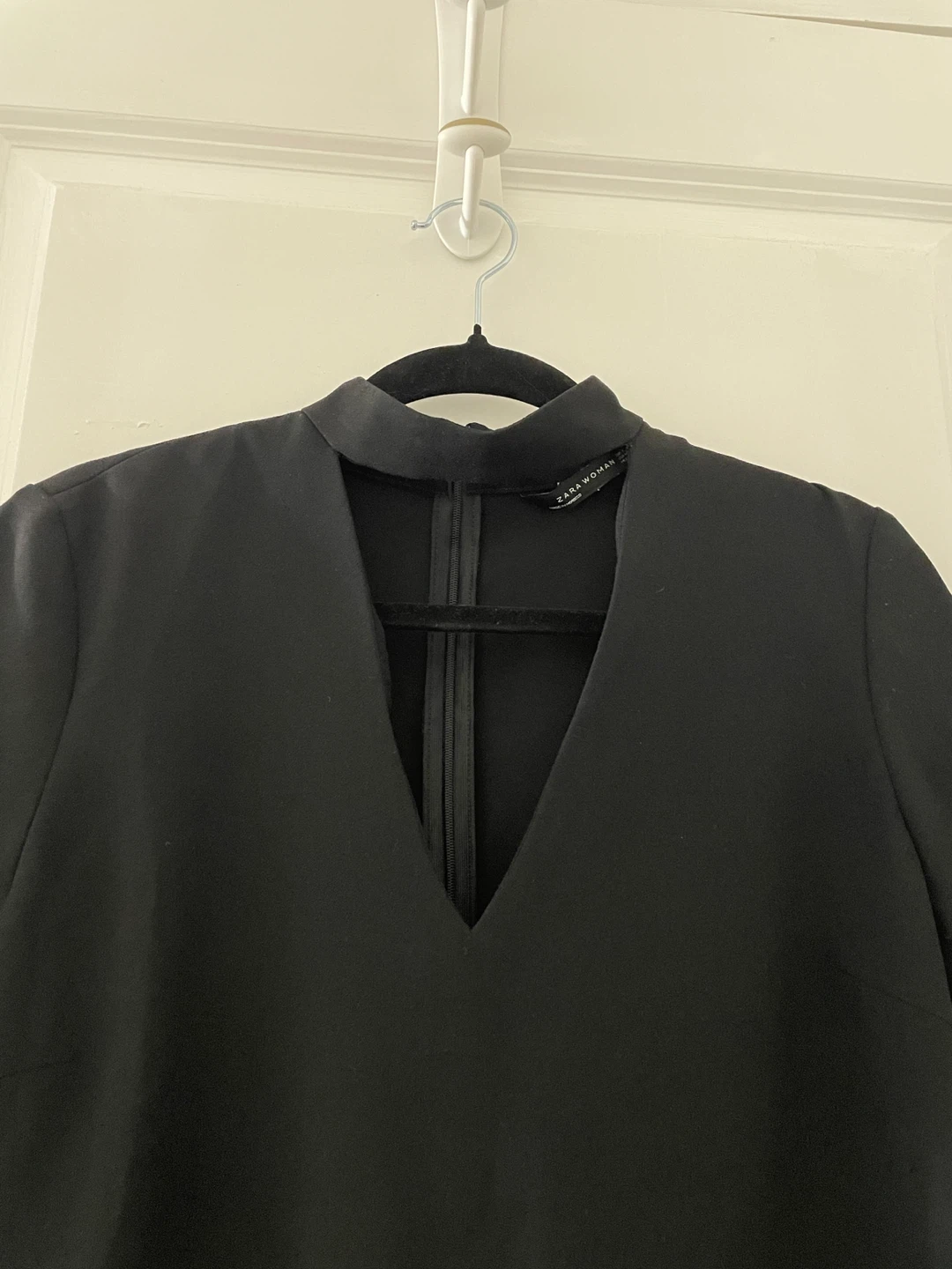 Zara Woman Black Choker Neck V-Neck Dress - photo 2