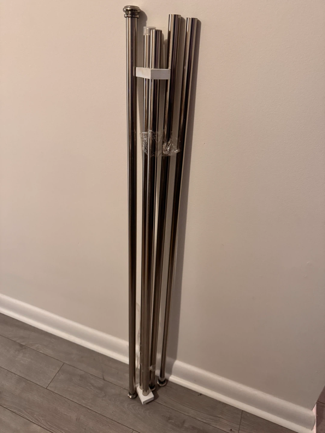 🏆Moving sale: telescoping chrome curtain rod - photo 2