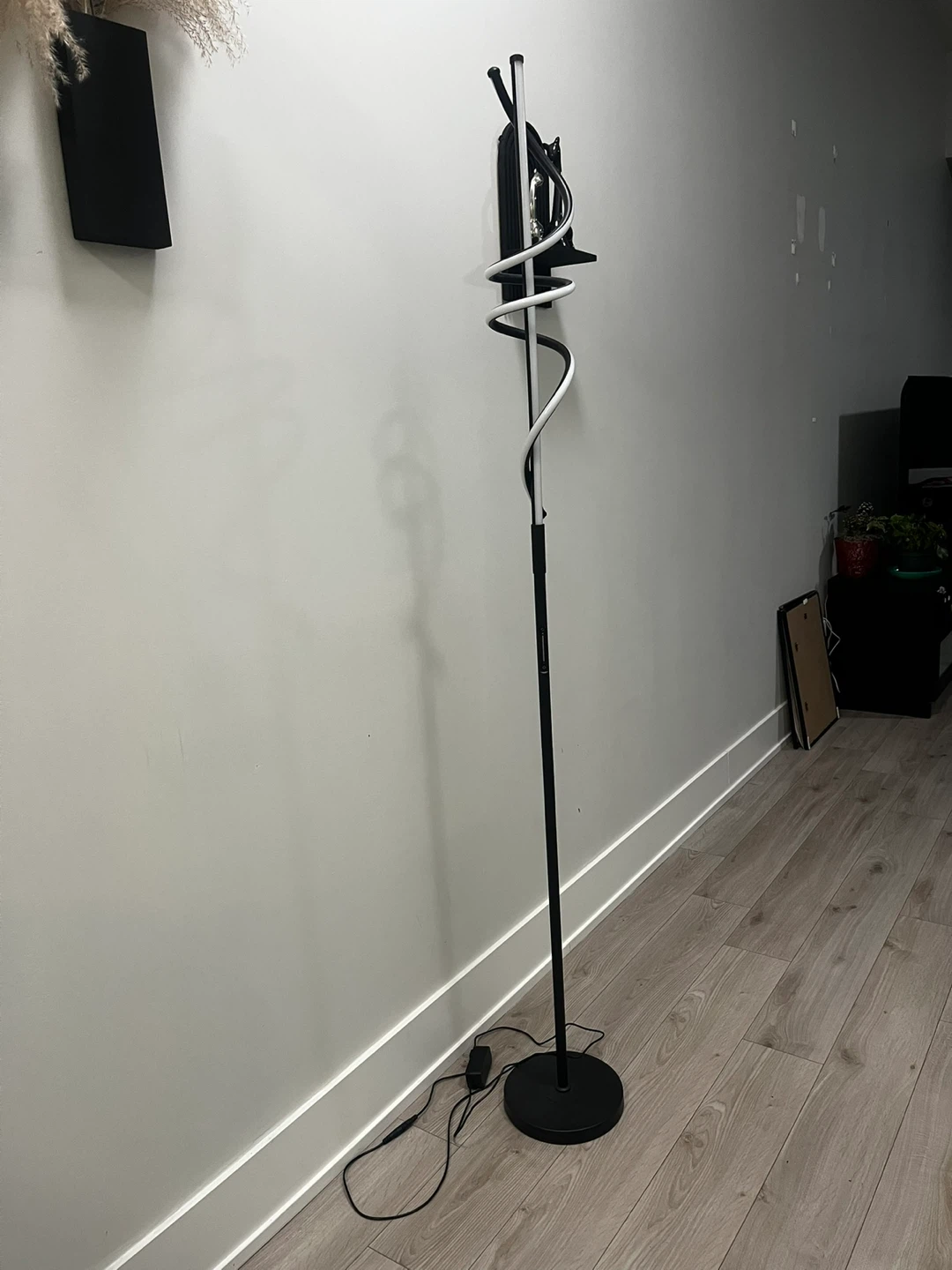 Modern LED Spiral Floor Lamp - Black - photo 4