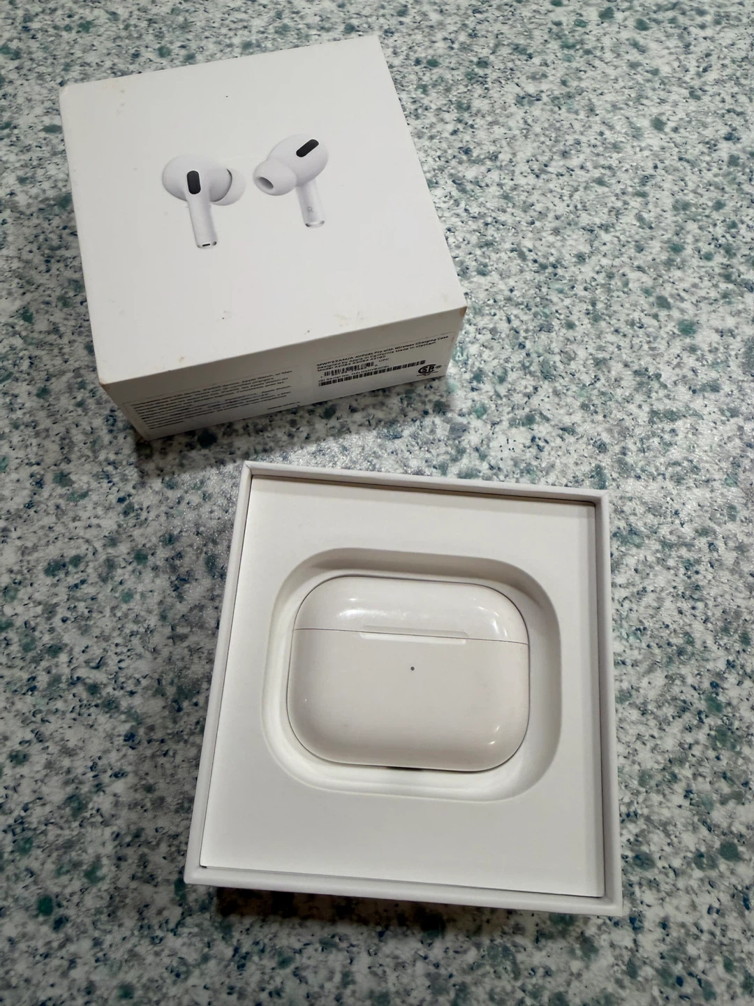 Apple AirPods Pro (1st Gen) - photo 4