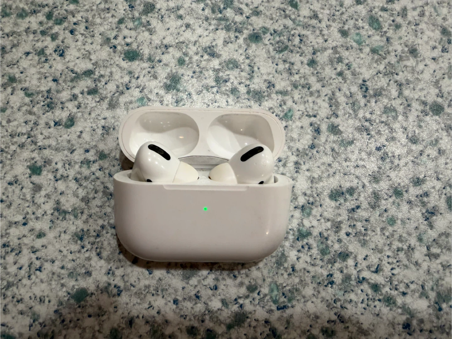 Apple AirPods Pro (1st Gen) - photo 2