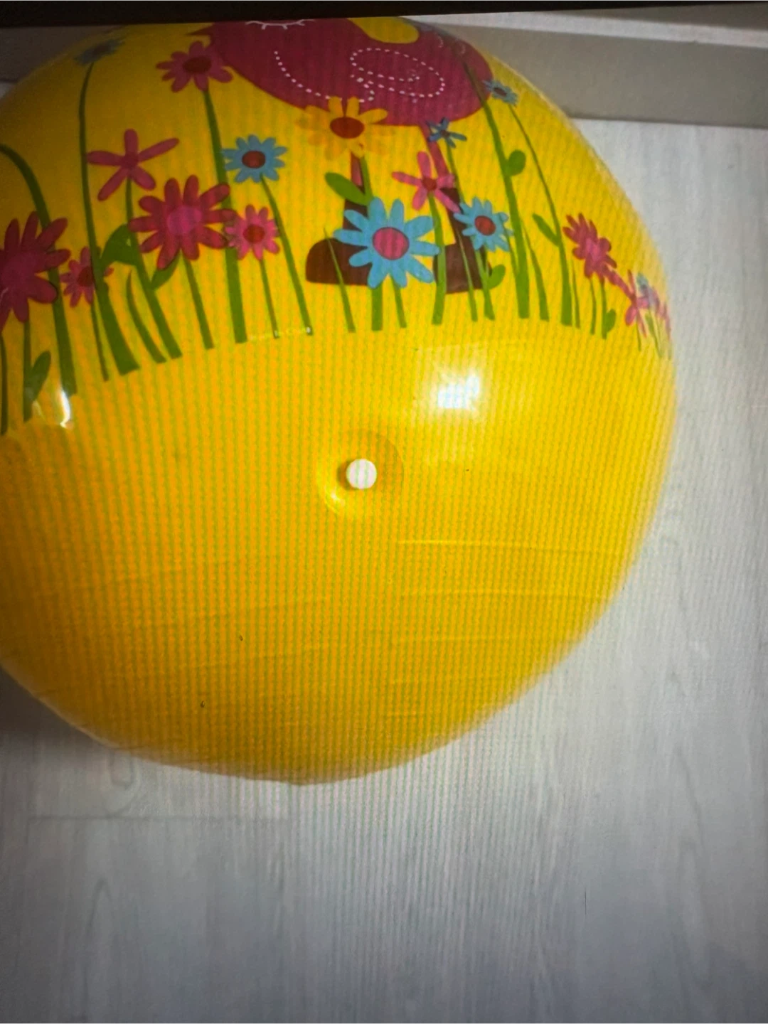 Ballon sauteur jaune avec motifs d'oiseaux et de fleurs - photo 2