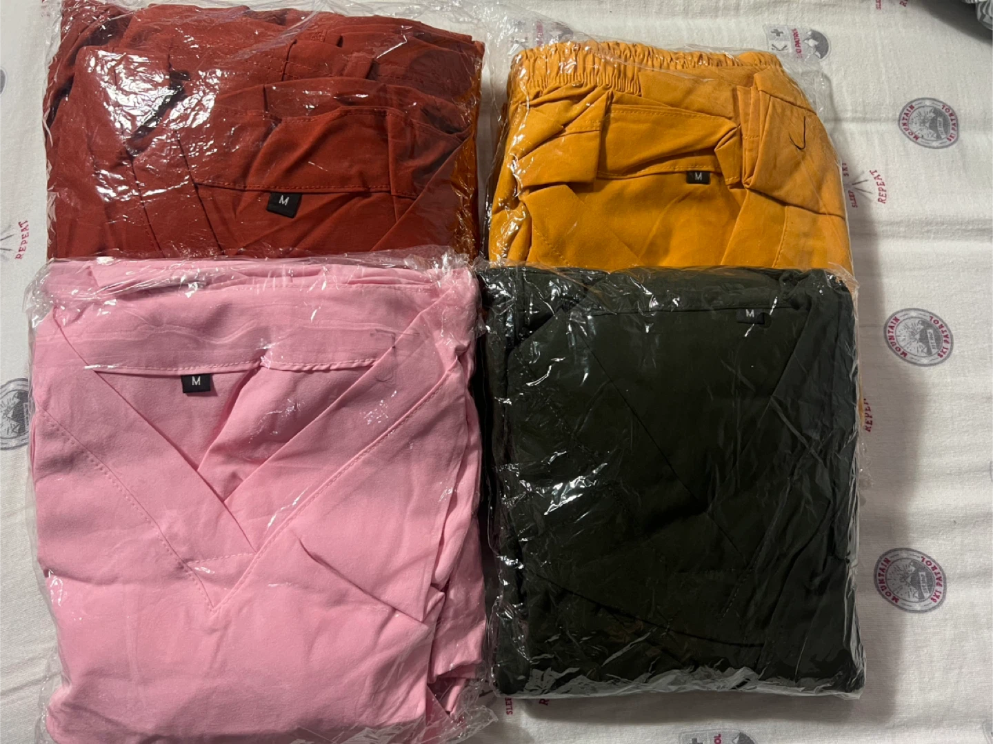 Set of 4 Scrub Tops and Pants Size M
