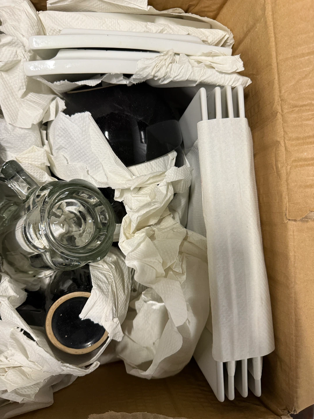 Set of Black Plates and Glass Mugs - photo 3