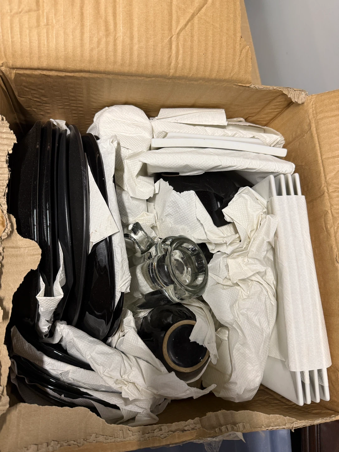 Set of Black Plates and Glass Mugs - photo 5