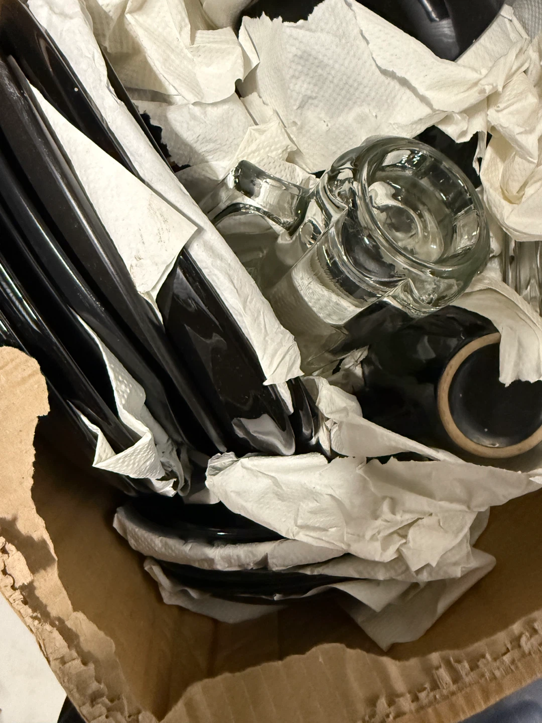 Set of Black Plates and Glass Mugs - photo 4