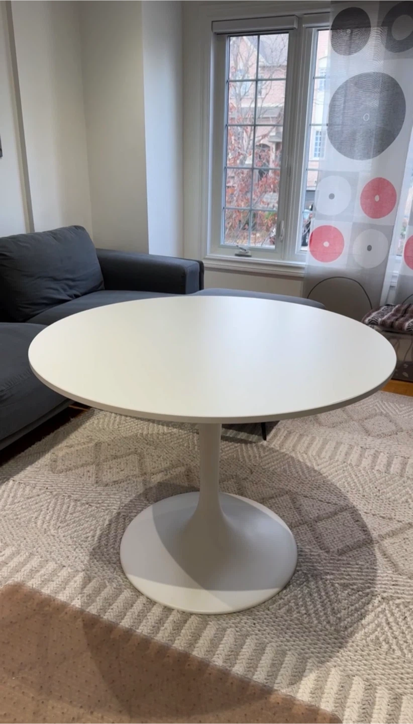 White Round Pedestal Dining Table