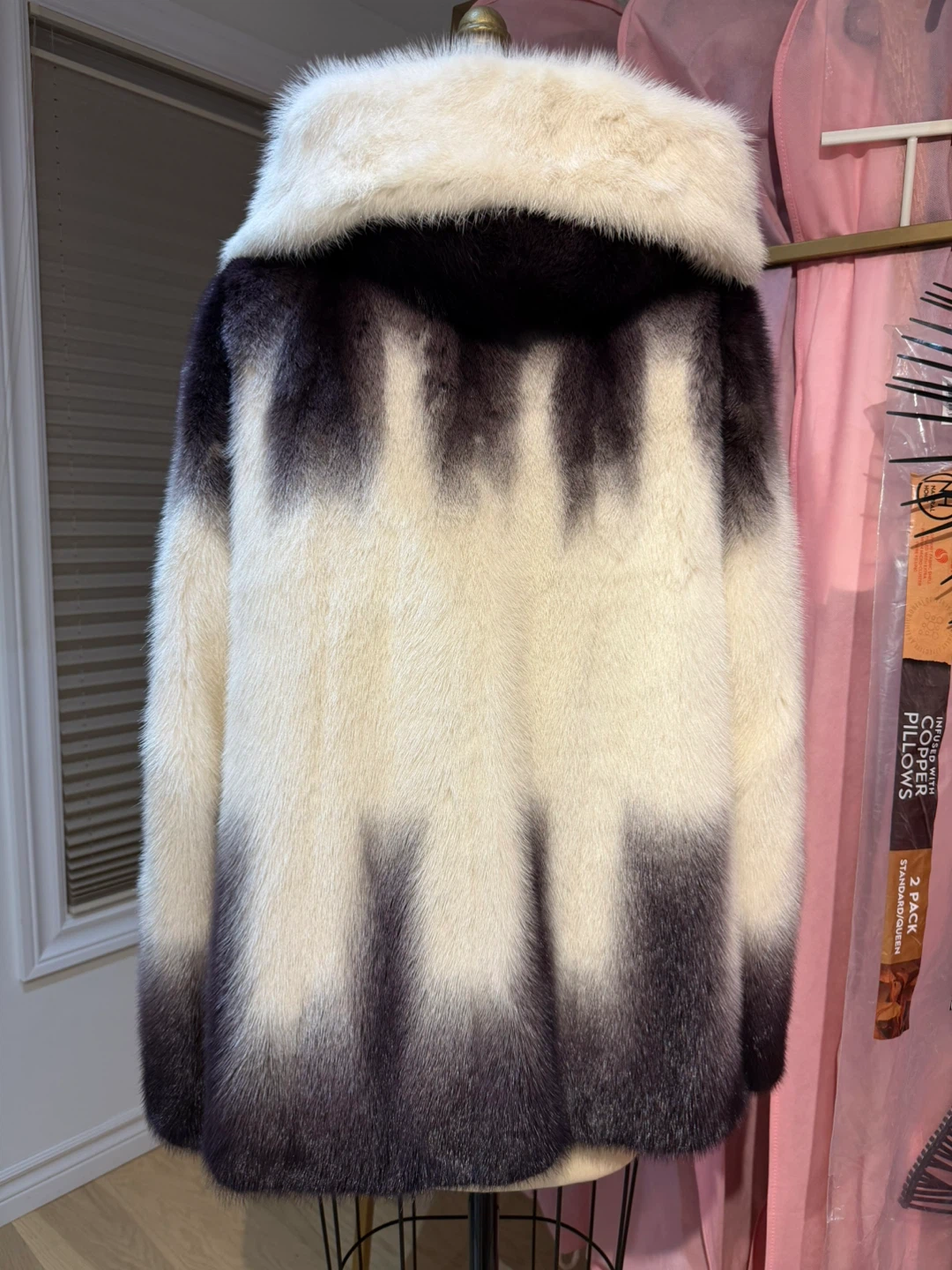Women's Fur Coat - photo 2
