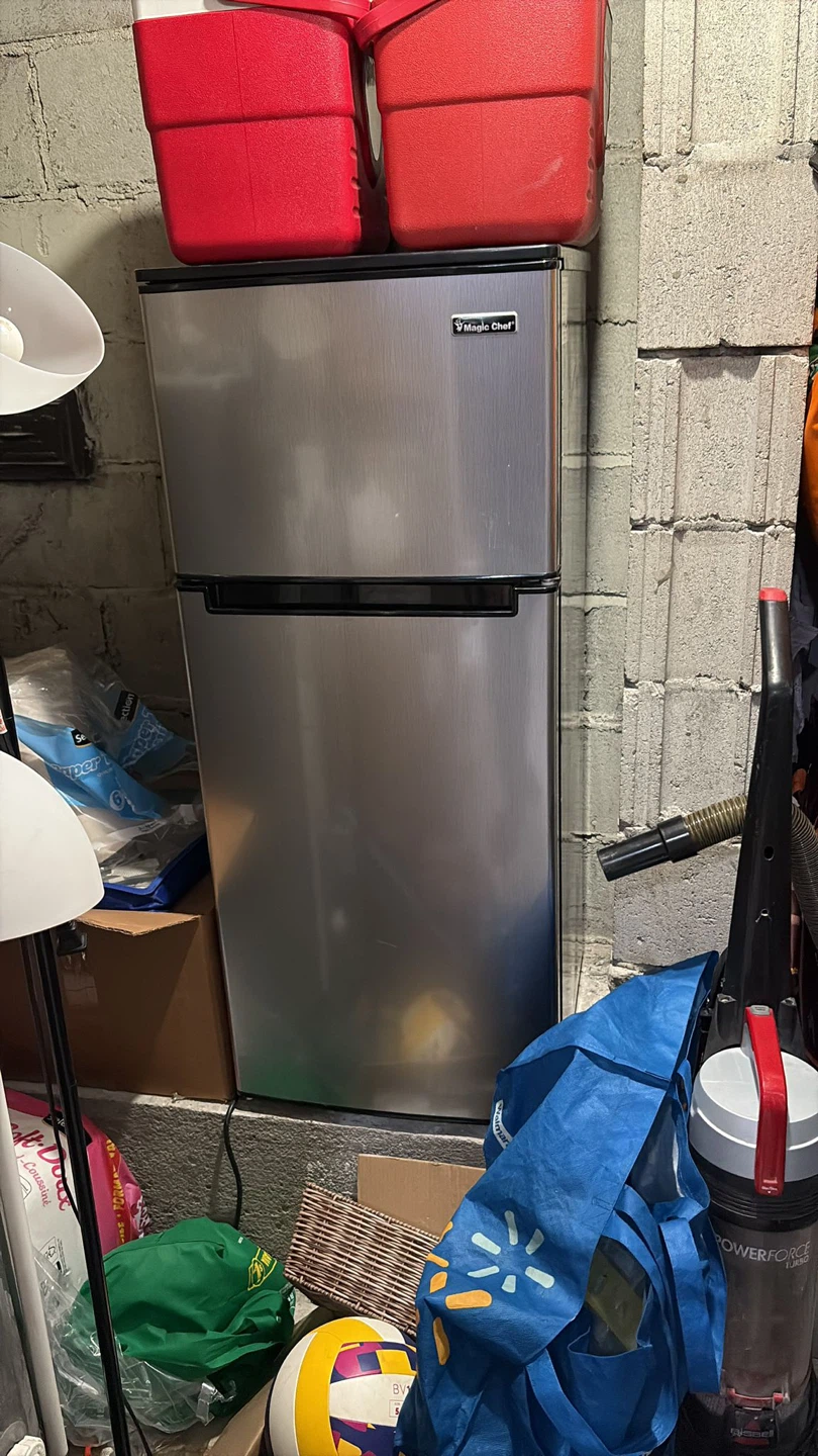 Magic Chef 4.5 cu. ft. Refrigerator - photo 2