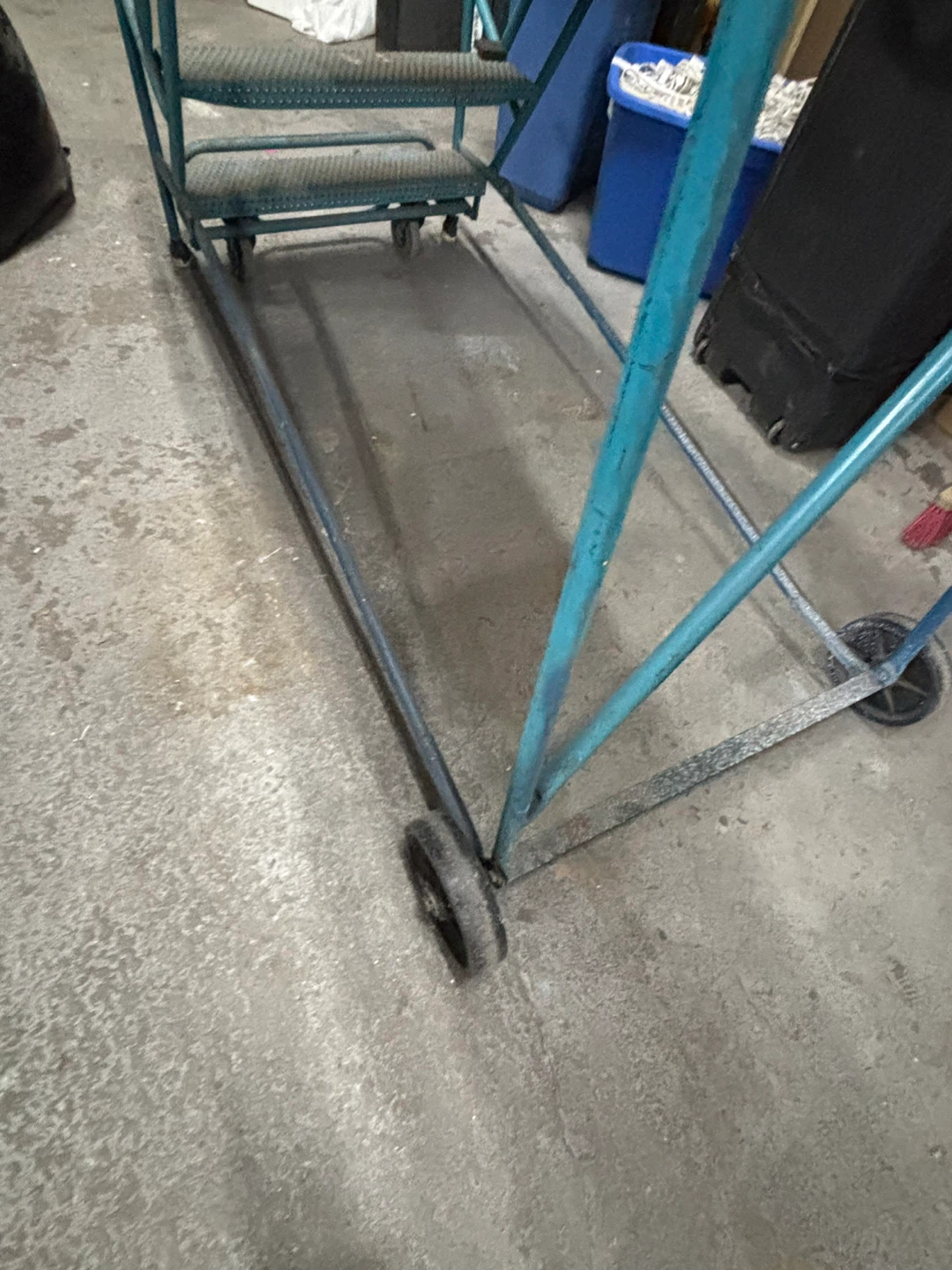 Metal Rolling Ladder - Teal - photo 3