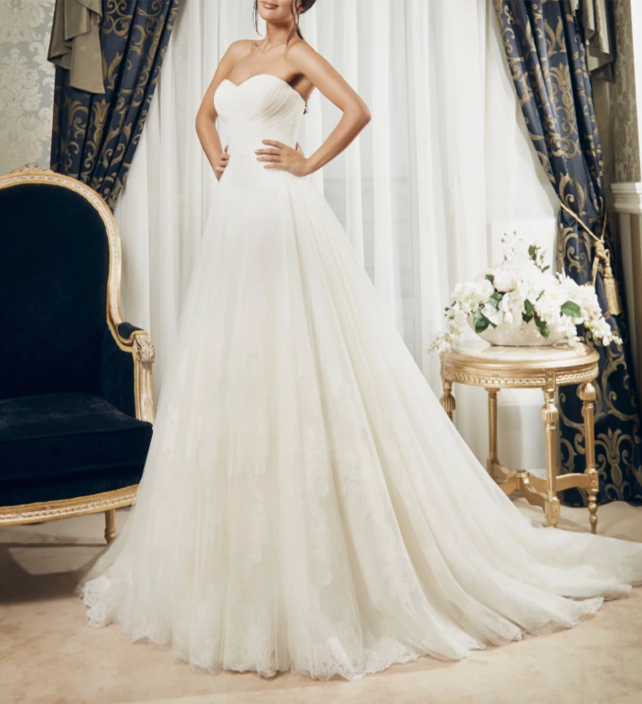 White Wedding Dress with Train - photo 4