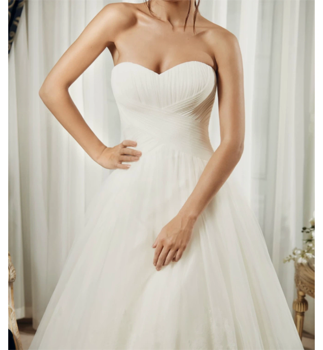 White Wedding Dress with Train - photo 3