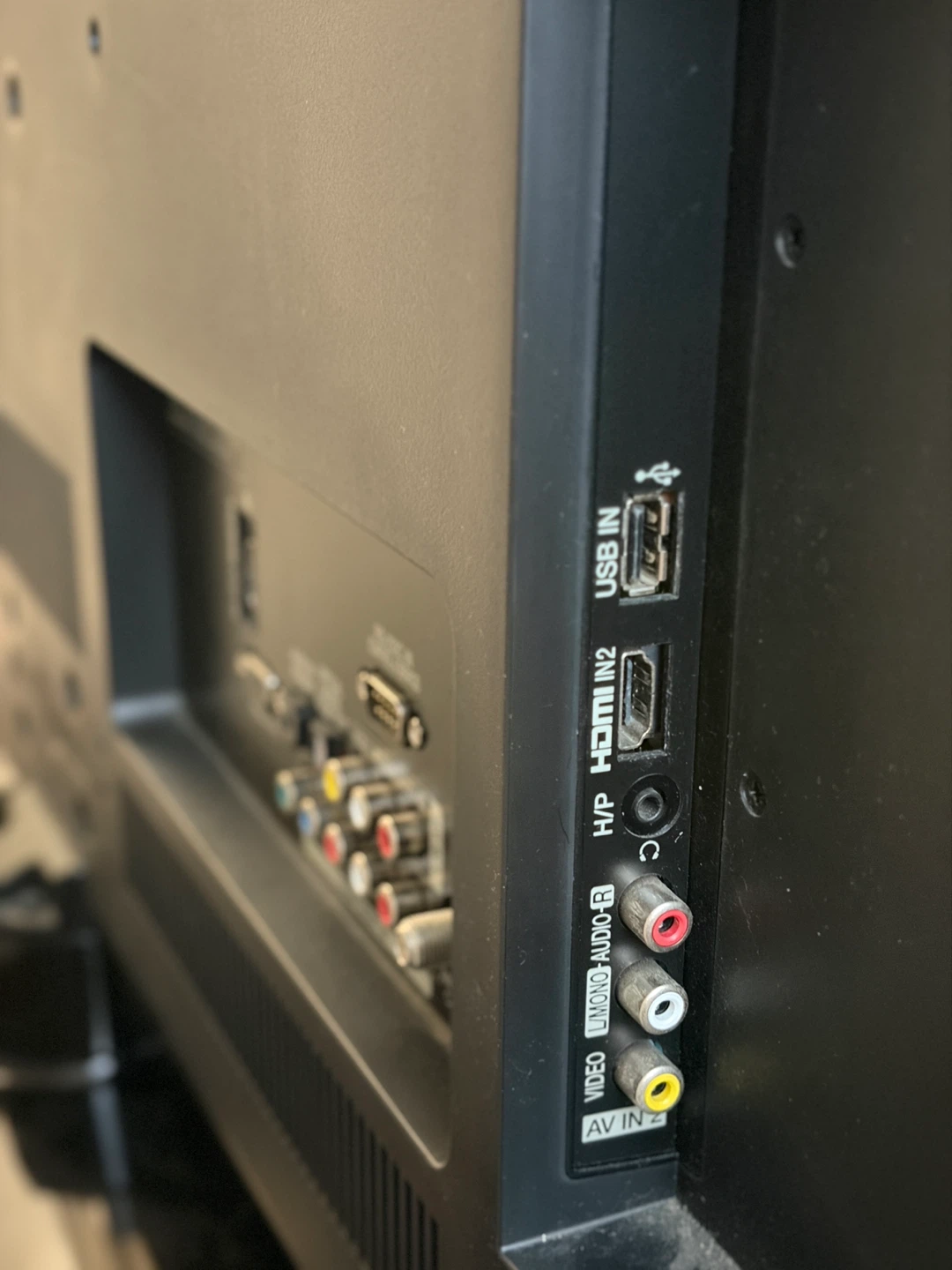 LG 24" HD TV with 2 Remotes - photo 3
