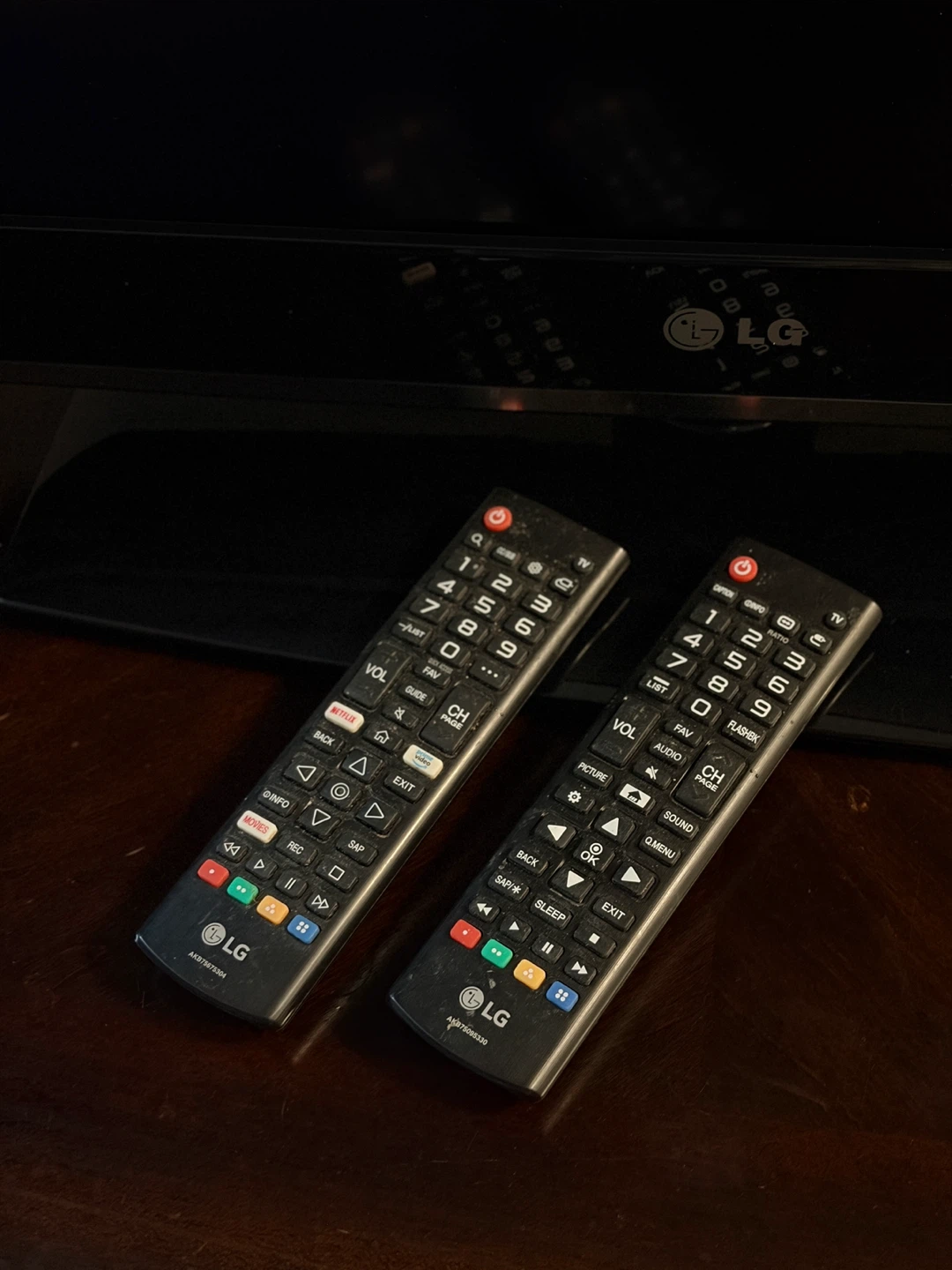 LG 24" HD TV with 2 Remotes - photo 2