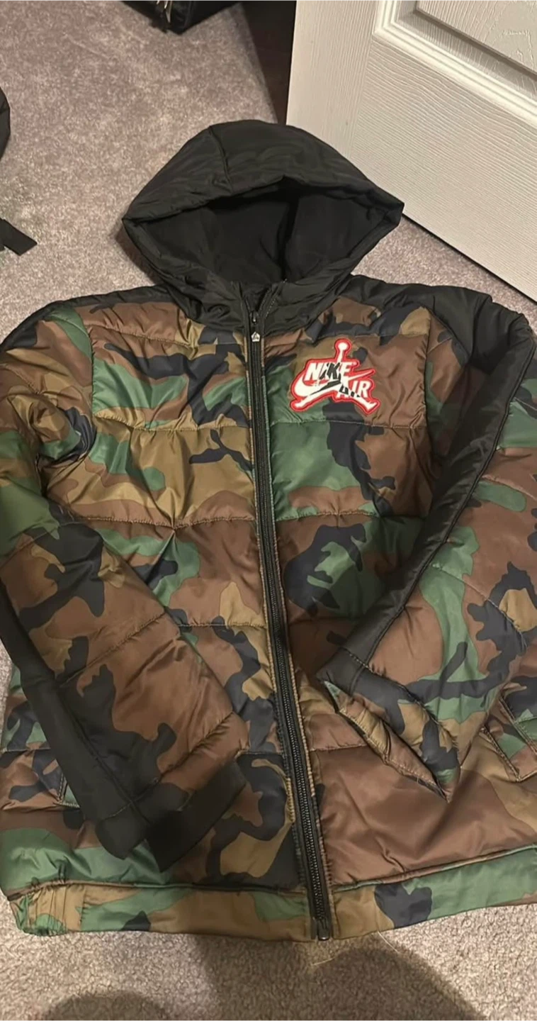 Jordan Camo Puffer Jacket Size M - photo 2