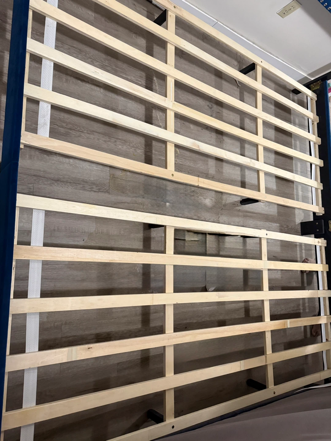 King size bed frame - photo 2