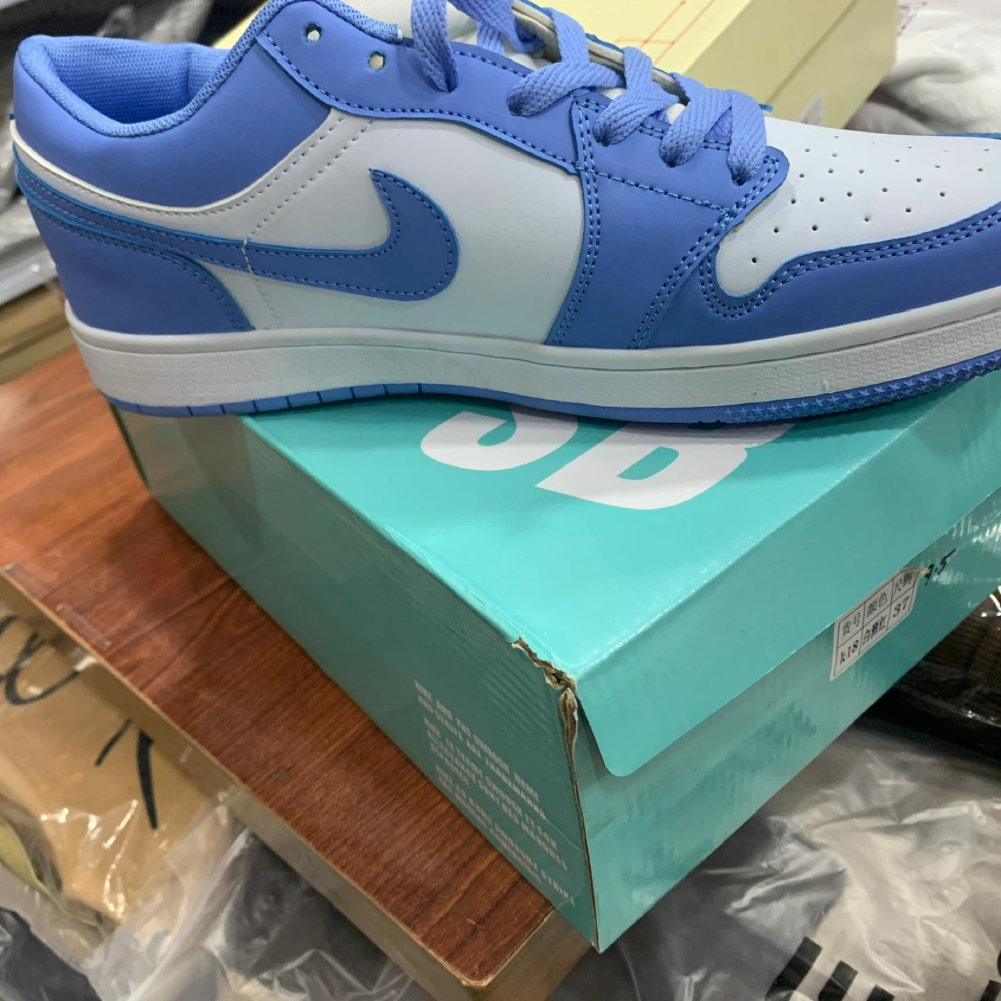 Nike Air Jordan 1 Low SE - White/University Blue - Size 9.5 - photo 3