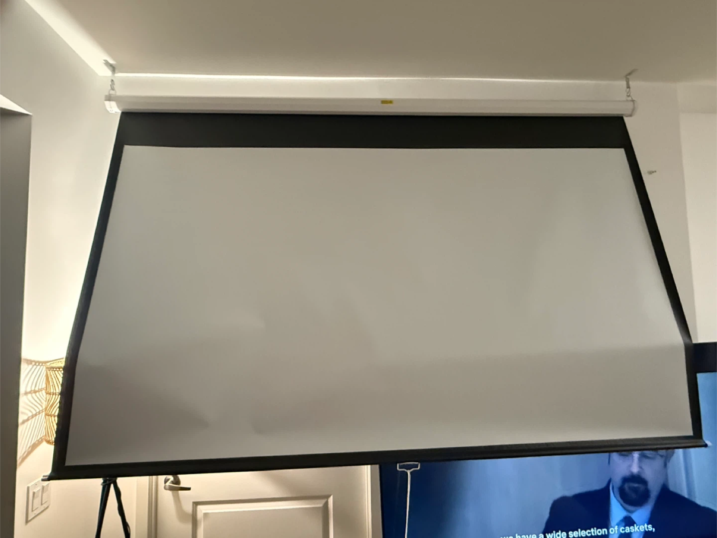 Home Theatre: 100 Inch Projector Screen & Dolby Projector - photo 4