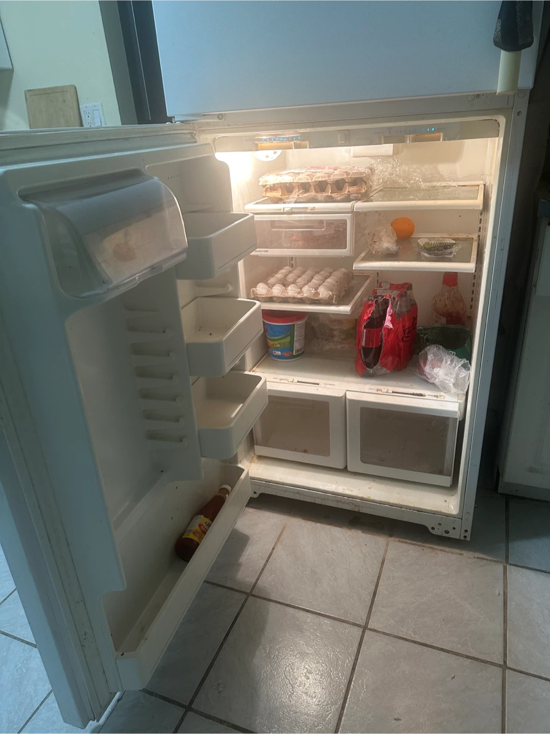 White Top Freezer Refrigerator - photo 3