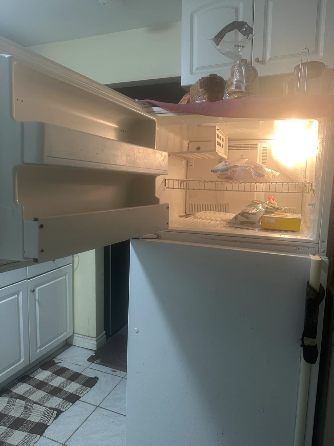 White Top Freezer Refrigerator - photo 5