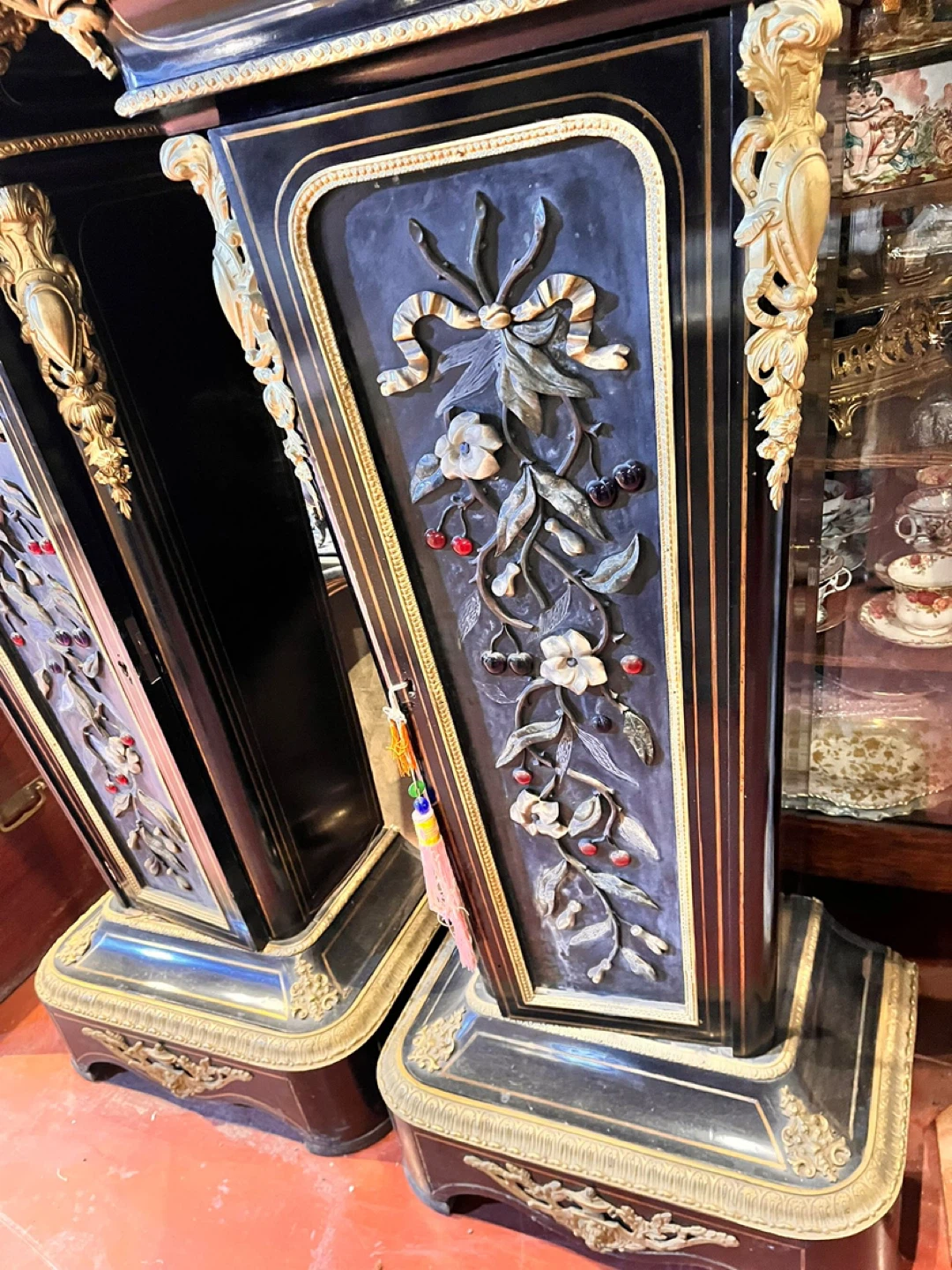 Pair of Hardstone, Gilted Bronze, Marquetry and Ebonised Wood - photo 3