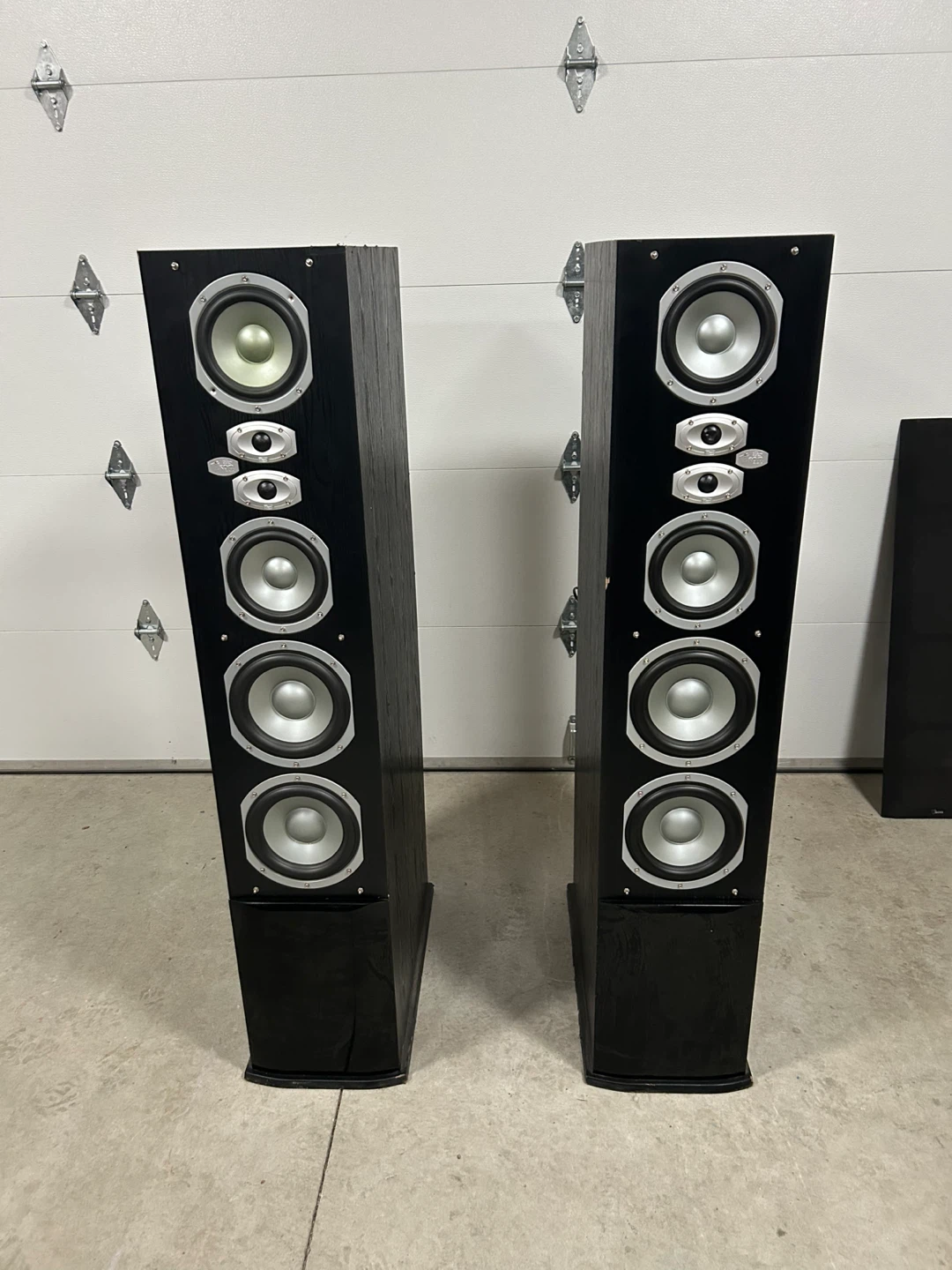 Ikon CM6800L speakers