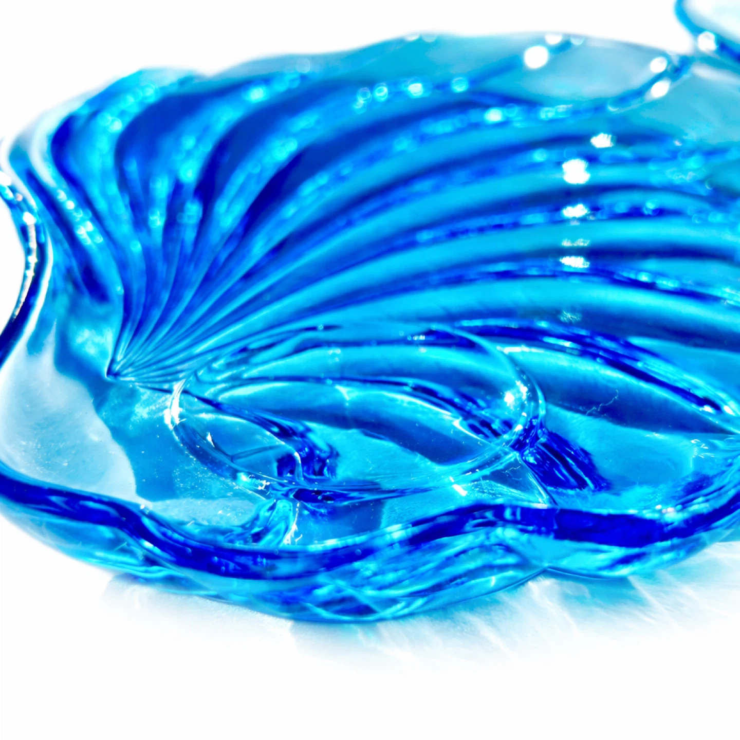 Shell Aqua Pressed Glass Dishes, Manganese Glow, 1960s - photo 5