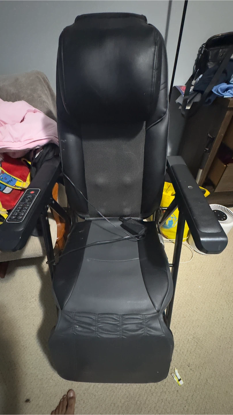 IOMI Massage Chair - photo 3
