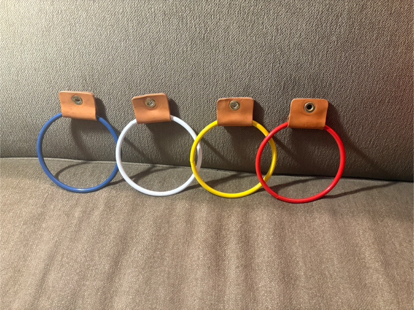Set of 4 powder coated iron rings /Towelholders