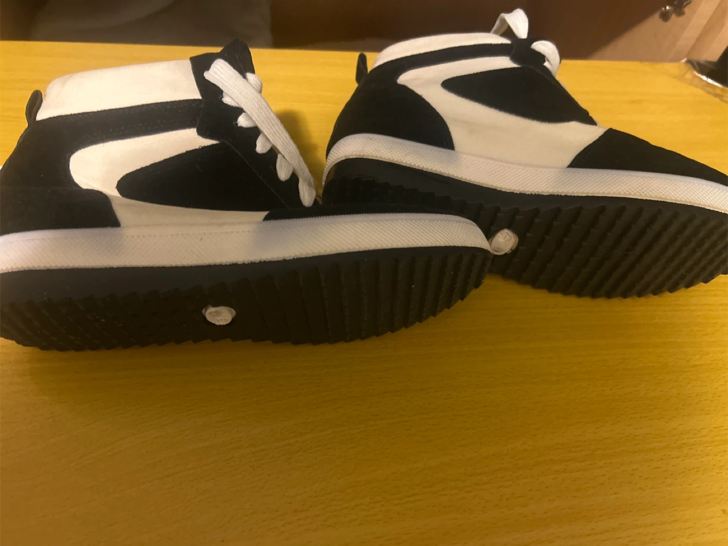 Black and White High-Top Sneakers Size 39 - photo 2