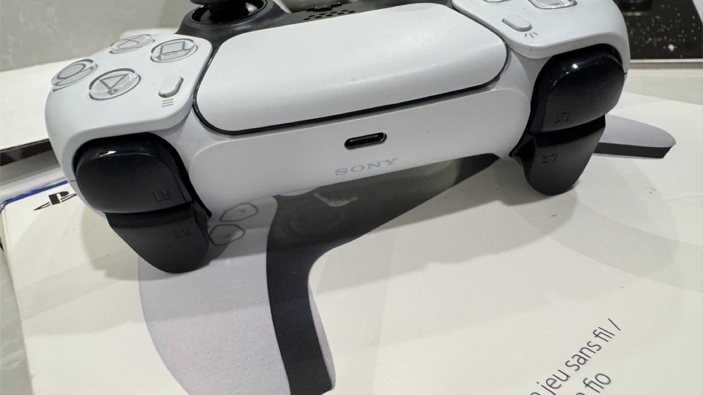 PS5 DualSense Controller - White - photo 4