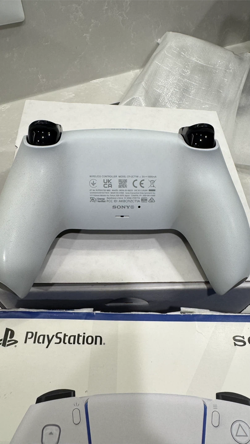 PS5 DualSense Controller - White - photo 5