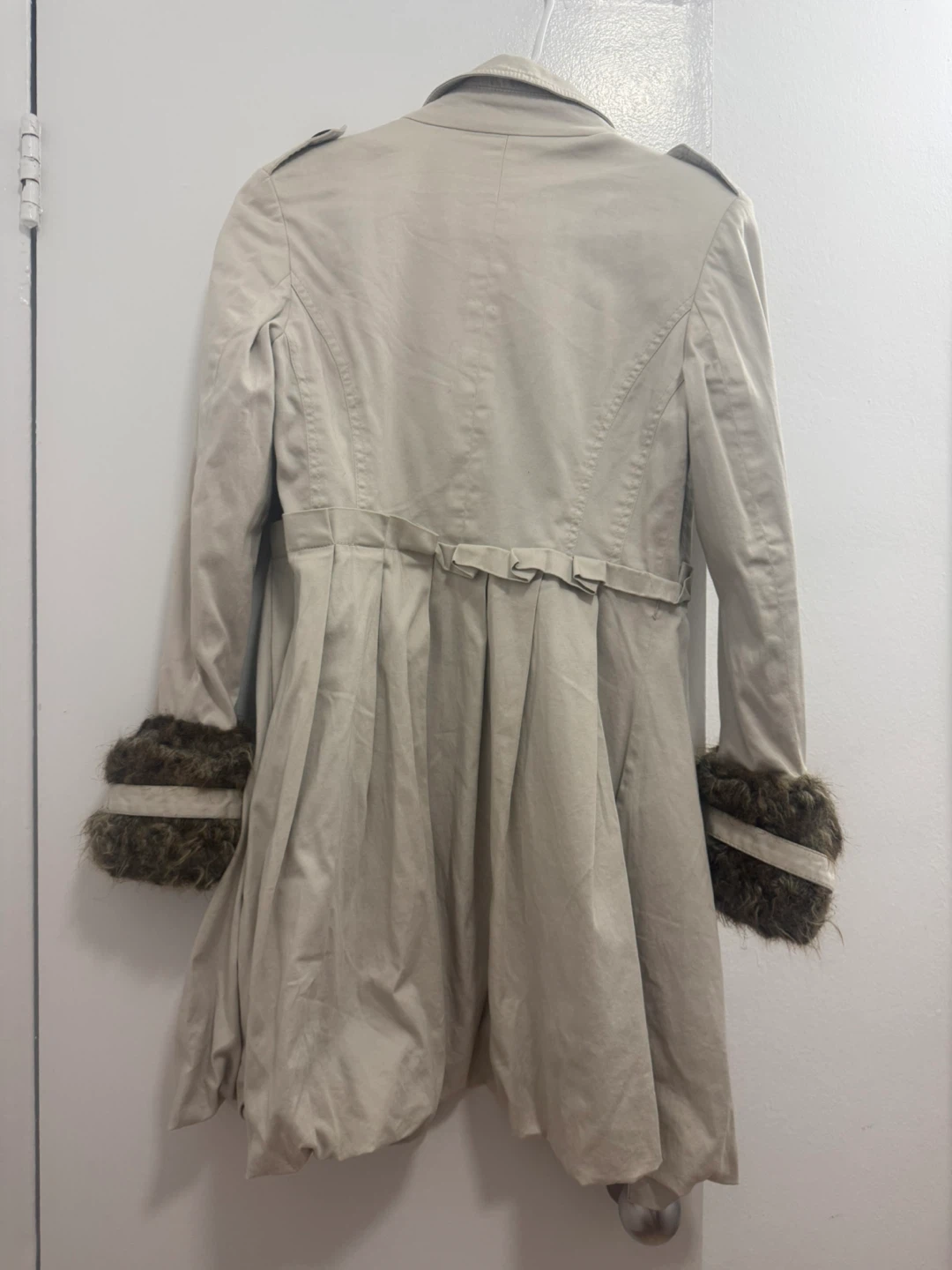 Beige Double-Breasted Trench Coat with Faux Fur Cuffs - photo 4