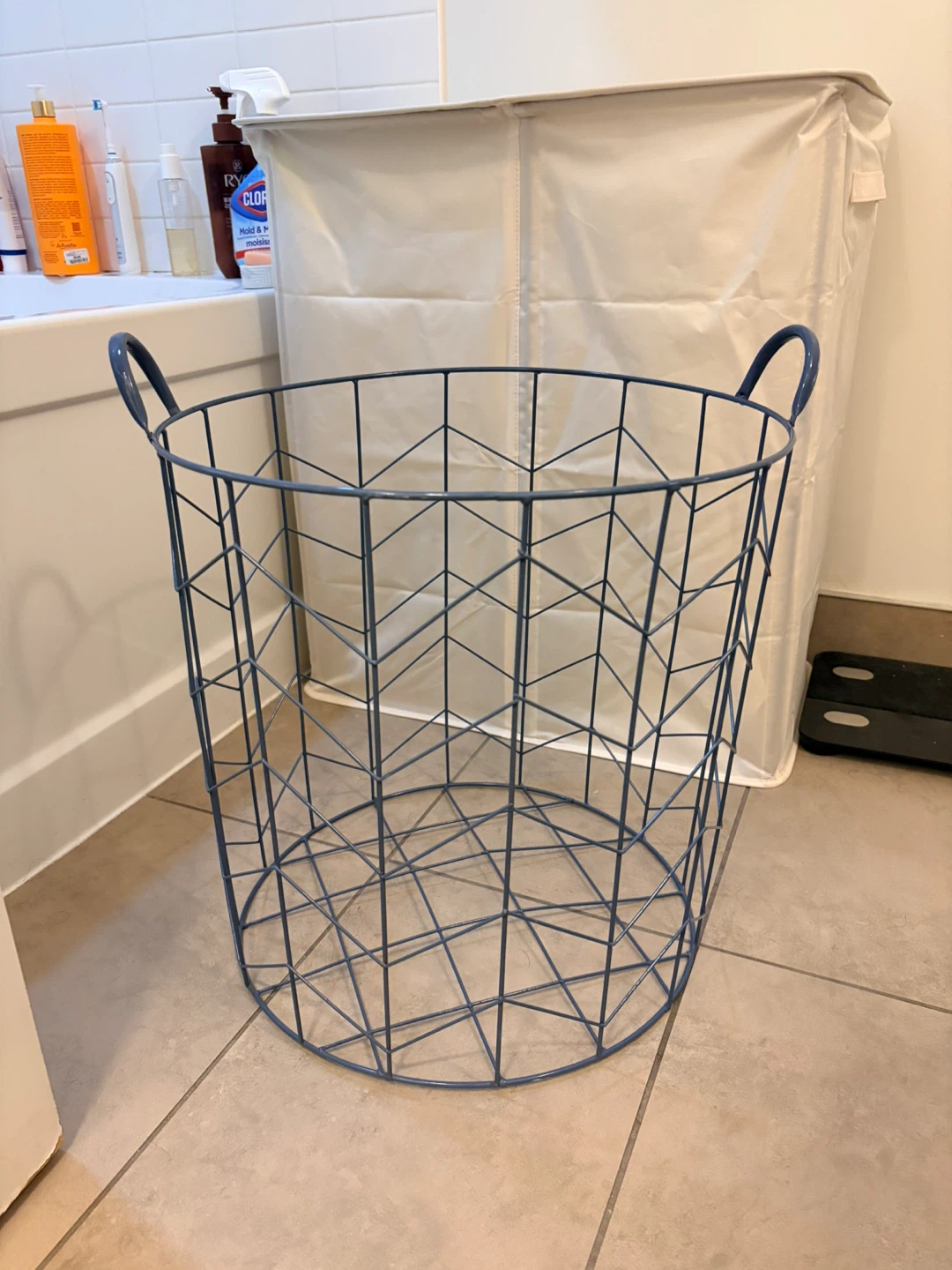 Wire Laundry Basket with Handles