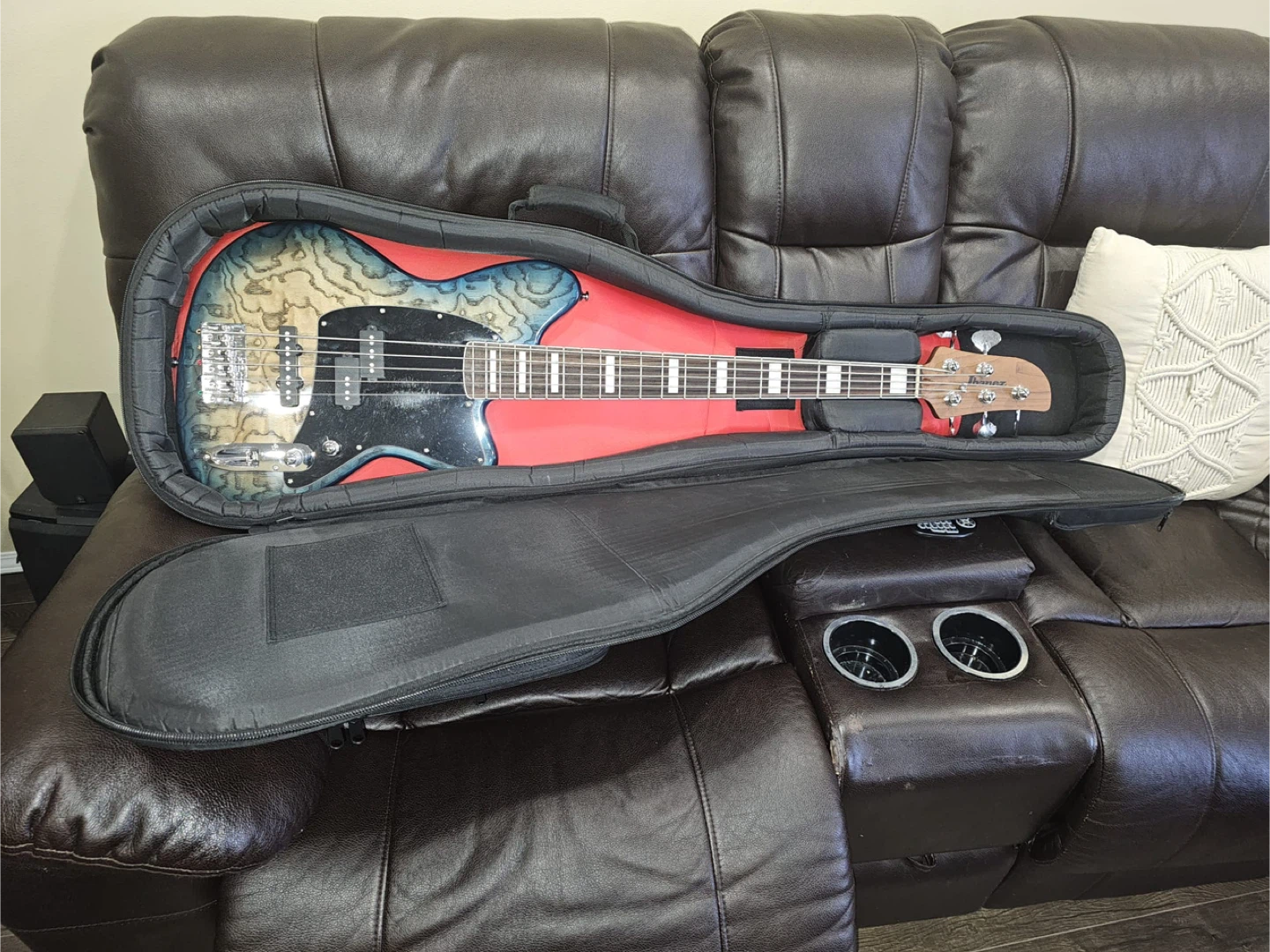 Ibanez 5-String Bass Guitar - photo 2