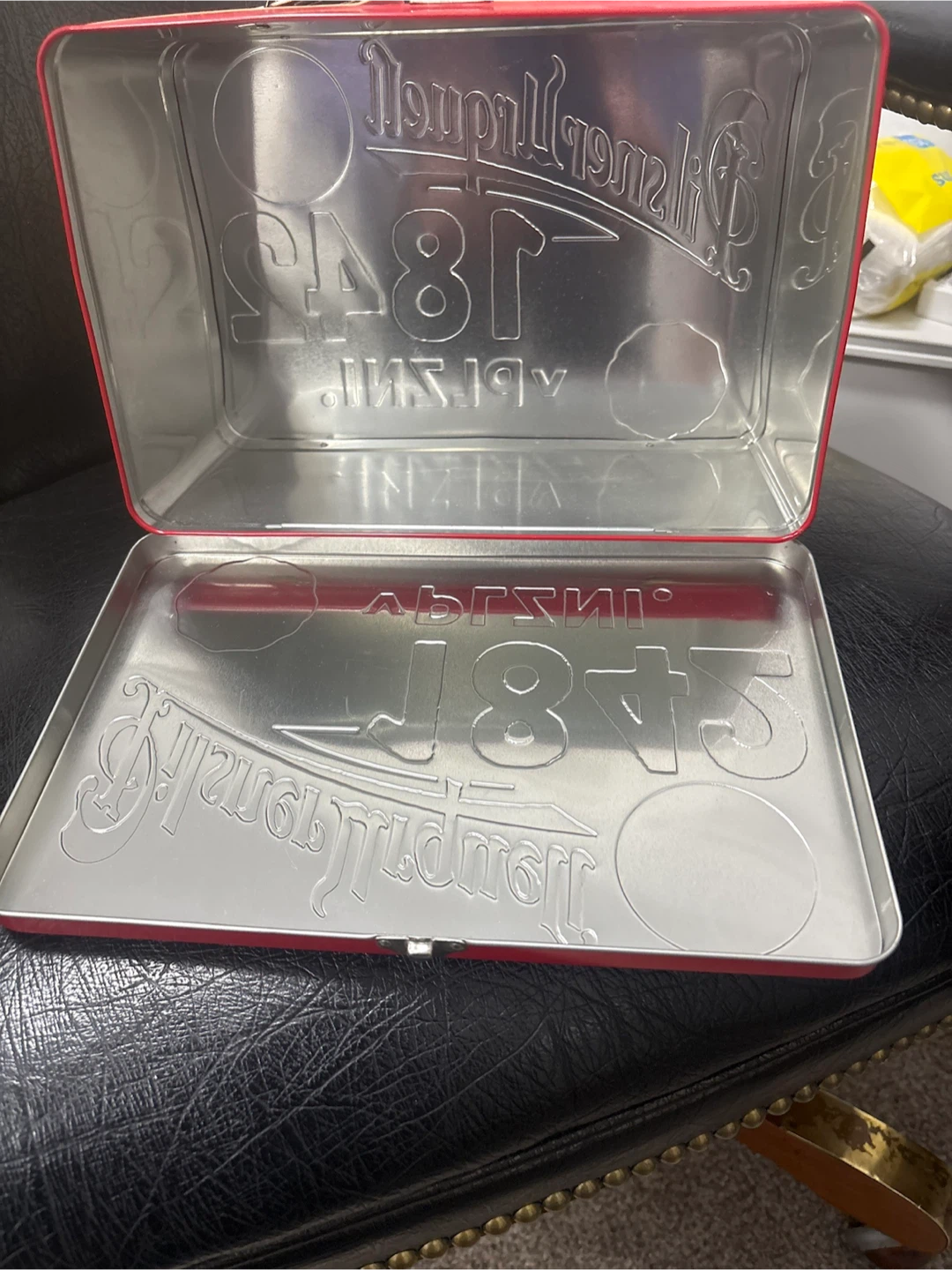 Pilsner Urquell 1842 Tin Lunch Box - photo 4