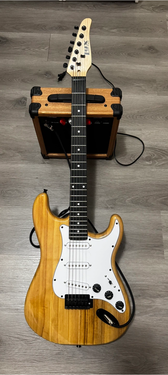 LYX PRO Electric Guitar and Amplifier Set