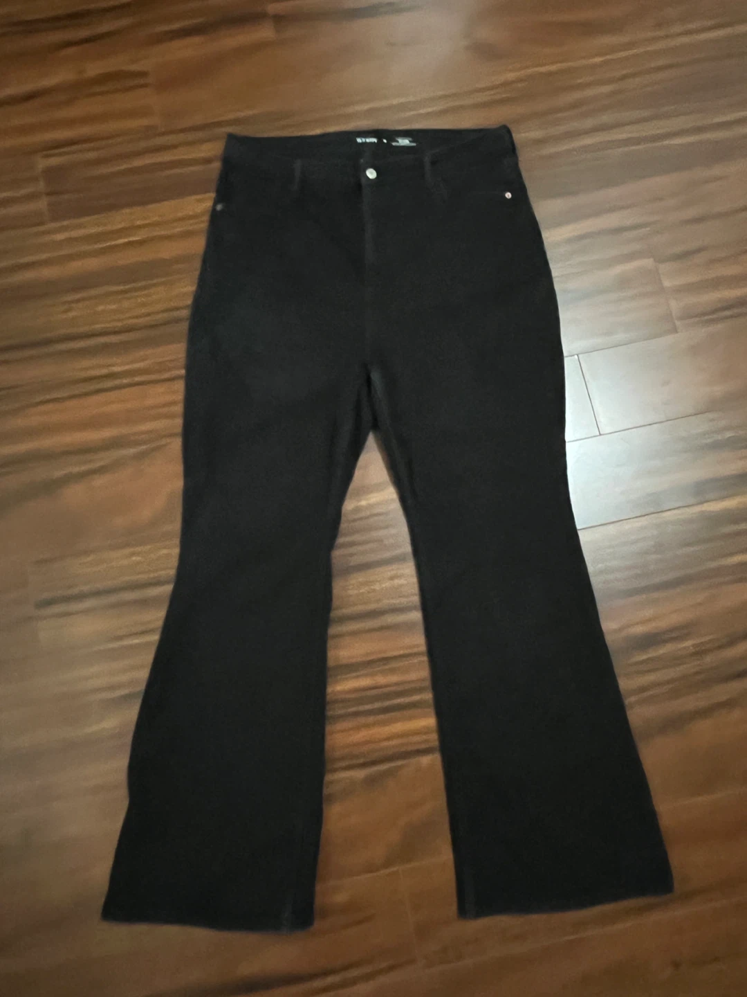 Old Navy women’s 16 high rise flare jeans, black