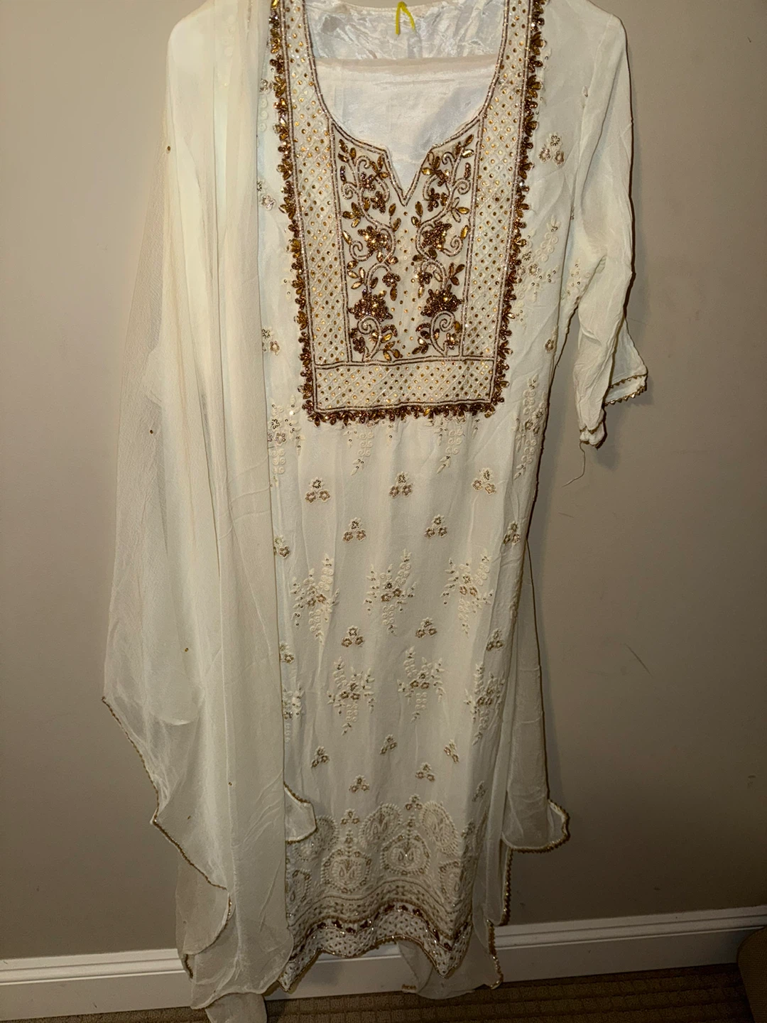 Cream & Gold Embroidered Kurti with  plazo. - photo 2
