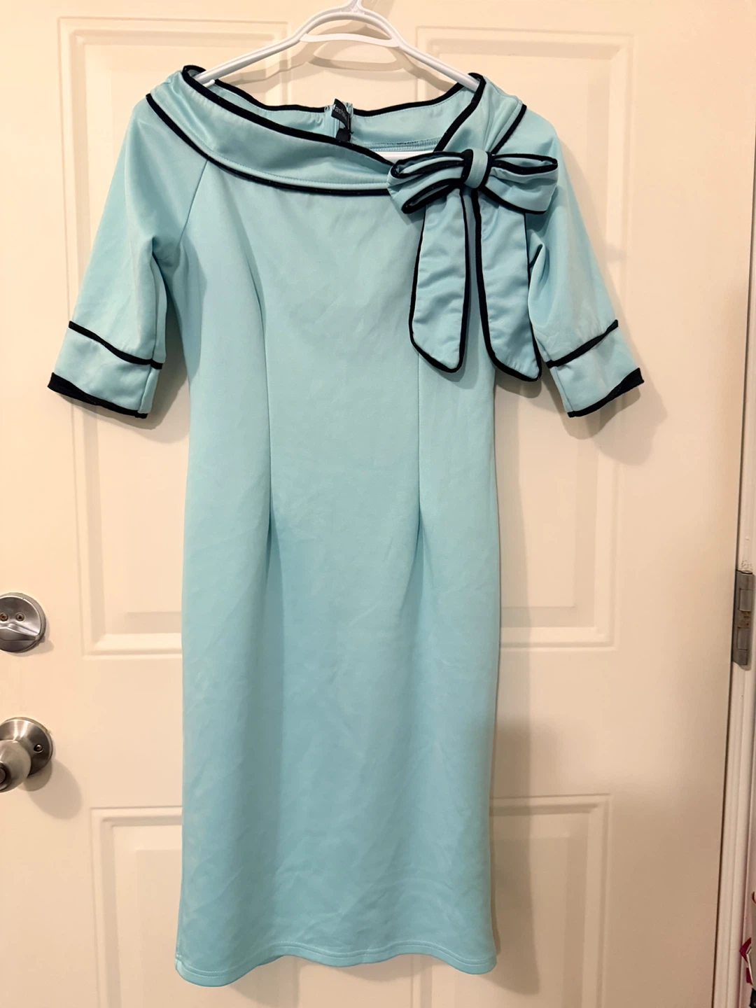 Light Blue Midi Dress with Black Trim Bow.  Size fits S to M 🏆