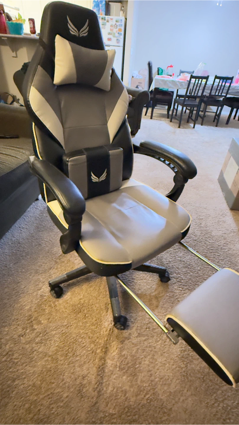 Gaming Chair with Footrest