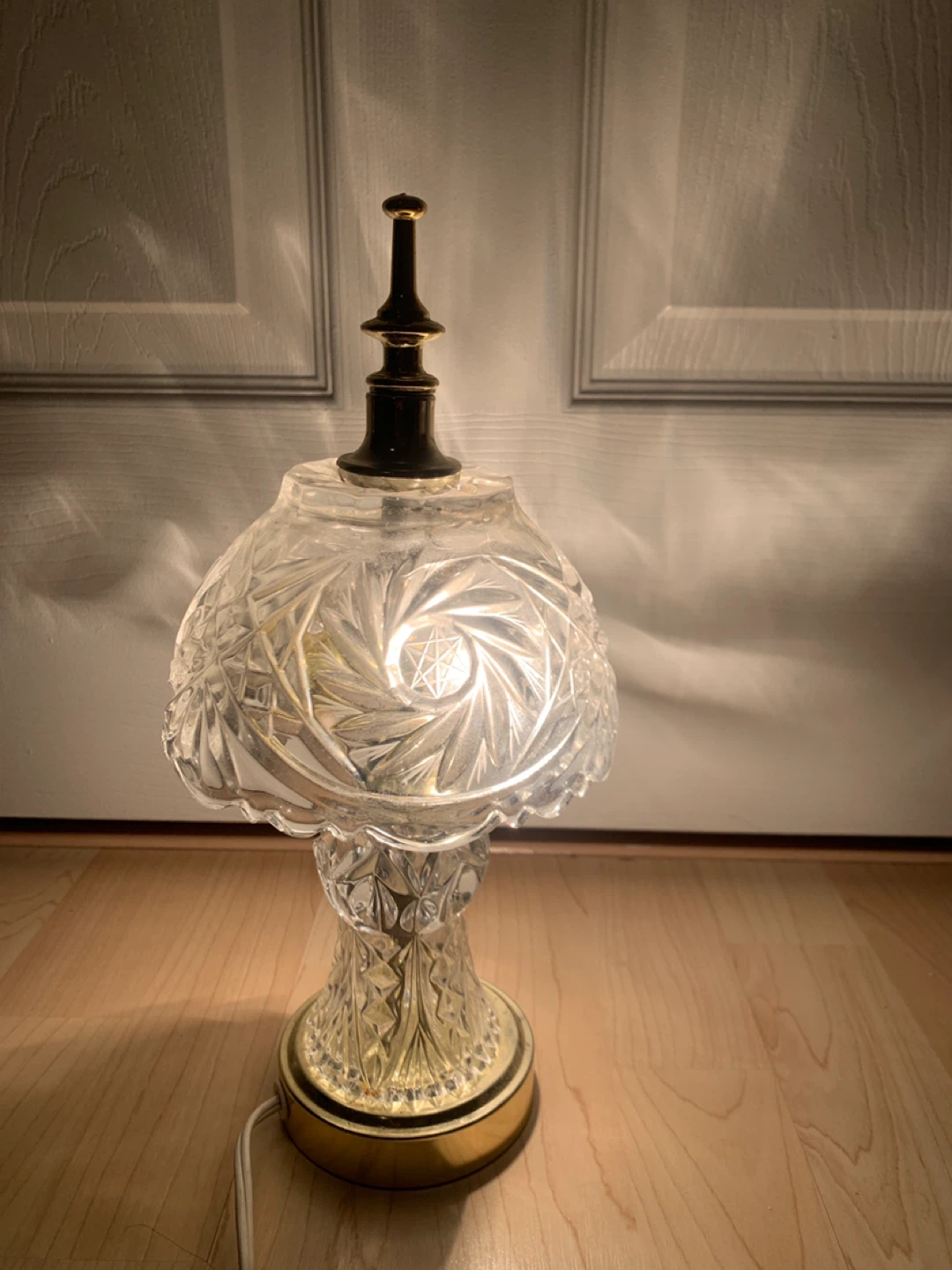 Cut Crystal Glass Table Lamp with Gold Base - photo 2