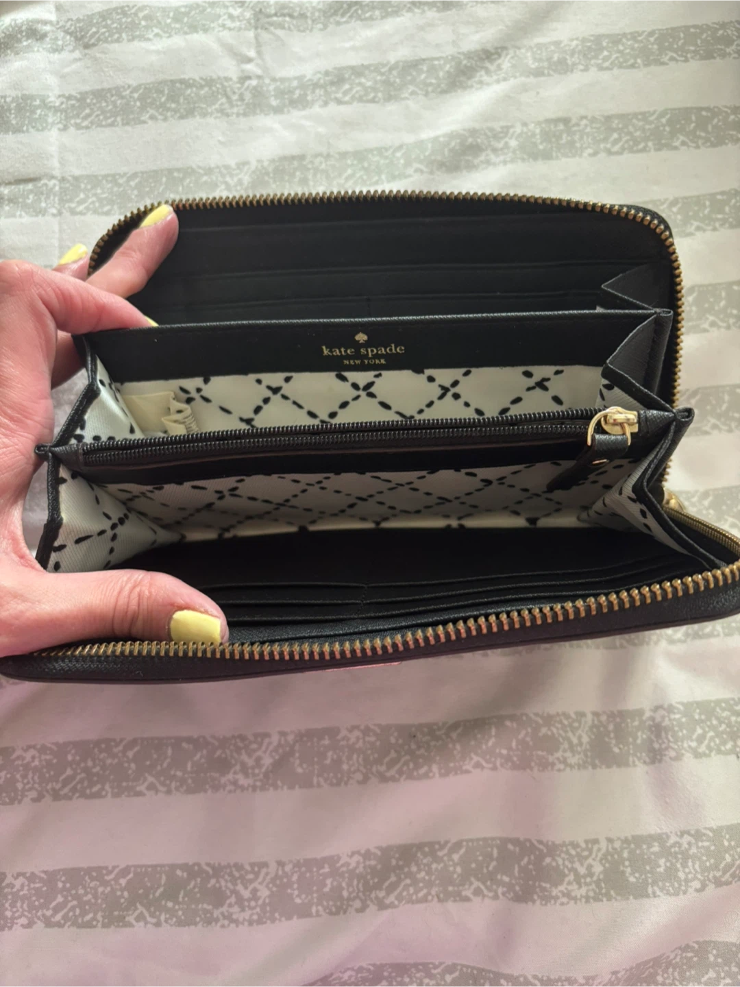 Kate Spade New York zip-around wallet - photo 2