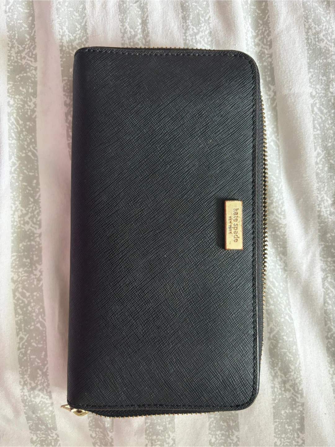 Kate Spade New York zip-around wallet