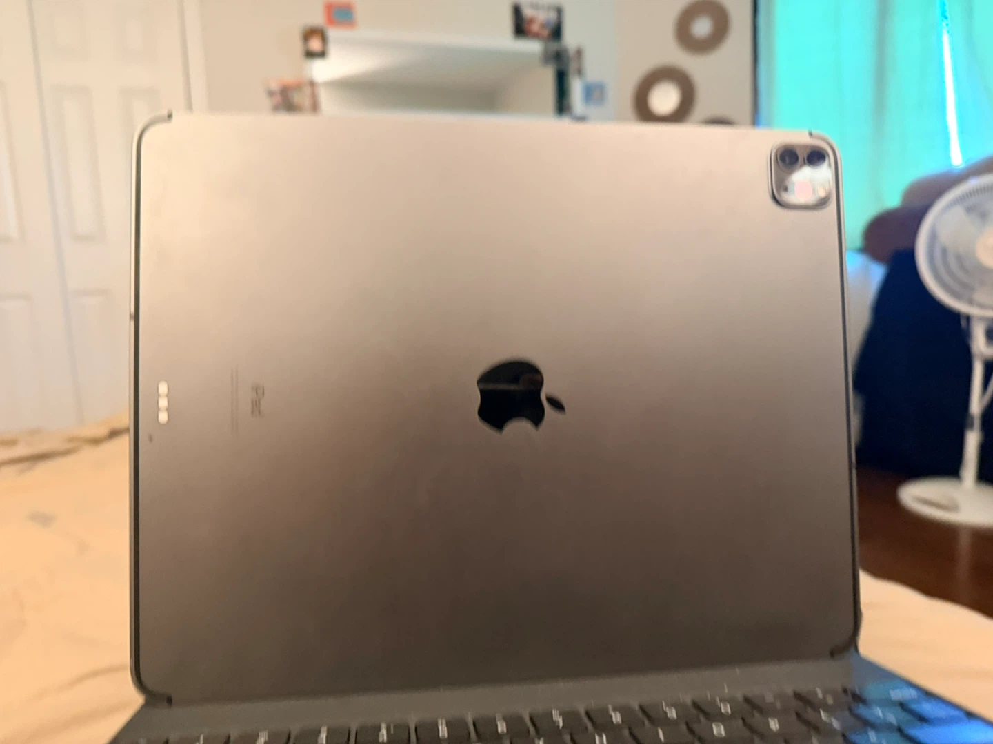 Apple iPad Pro (11-inch) with Magic Keyboard - photo 3