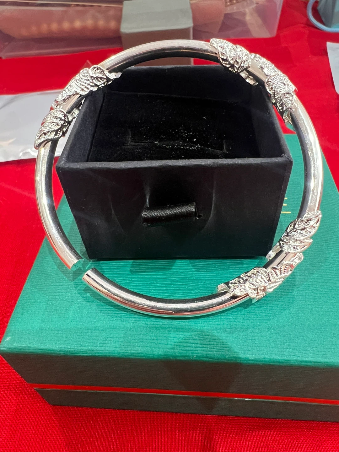 Silver plated Leaf Design Bangle Bracelet - photo 2