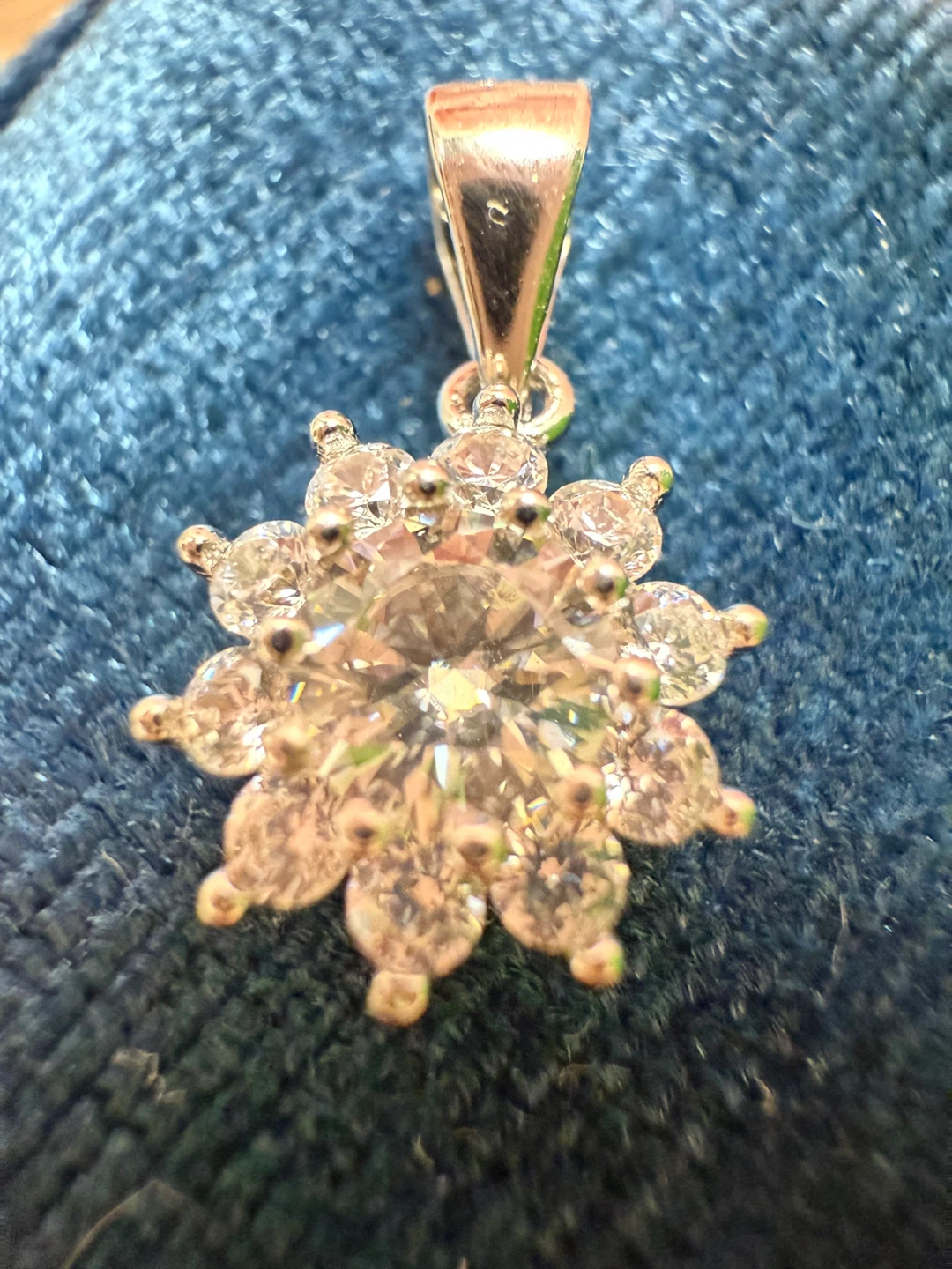 Brand new Sterling Silver Moissanite “diamond” Flower Pendant