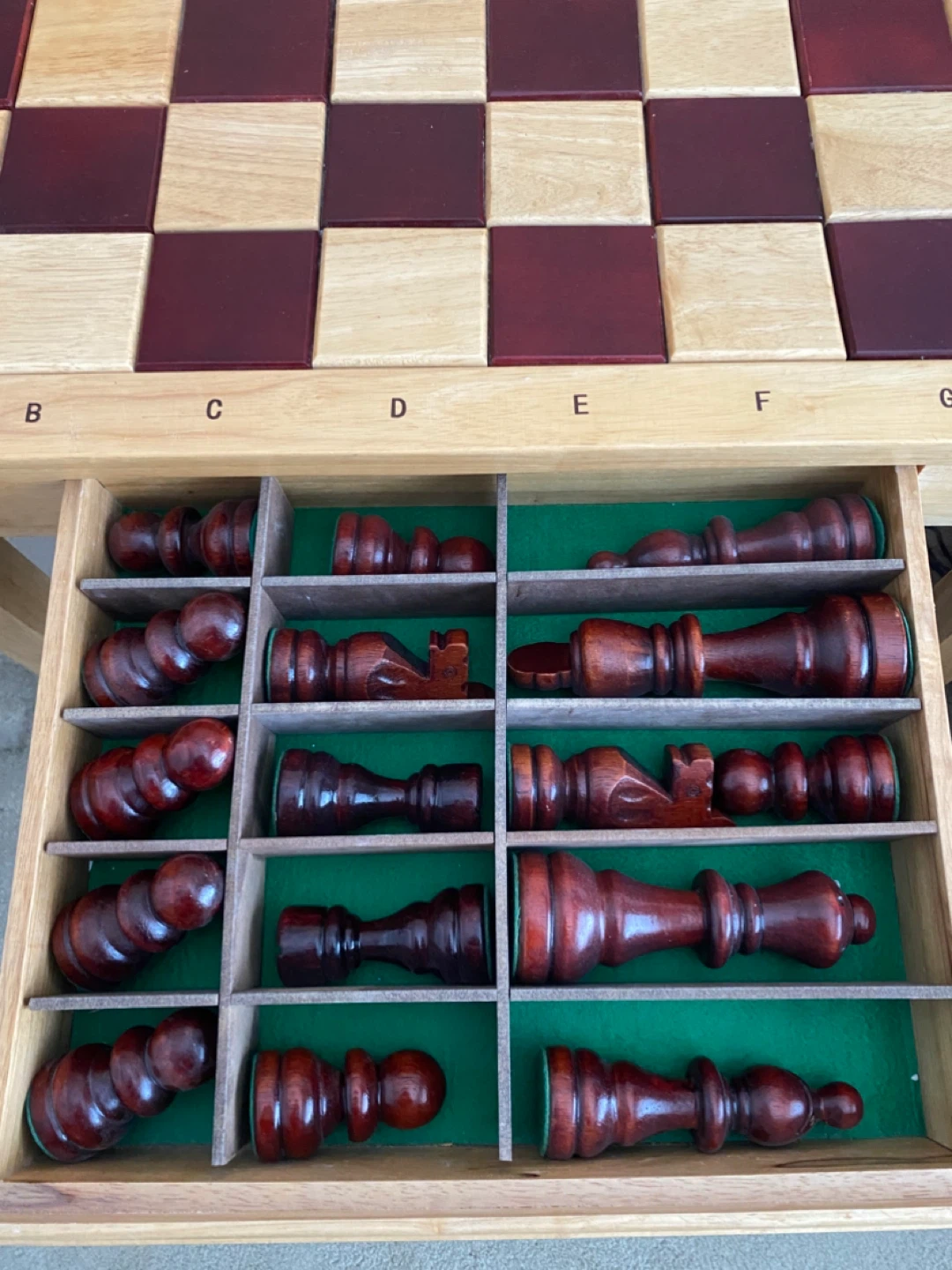 Stunning Wooden Chess Board Table with Pieces - photo 4